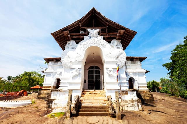 Sacred Triangle of Kandy: Gadaladeniya, Lankathilaka and Embekka - Photo 1
