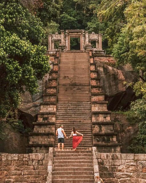 Yapahuwa Rock Fortress – History, Legends, and Panoramic Views