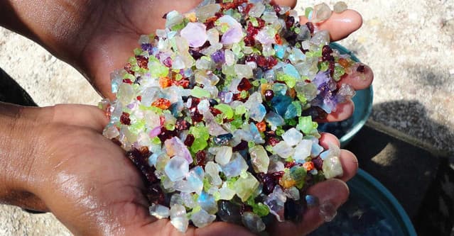 Meetiyagoda Moonstone Mine – Discover Sri Lanka’s Gemstone Heritage