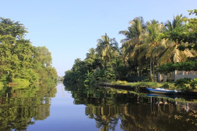 Sailing Through Time: The Dutch Canal of Negombo - Photo 3