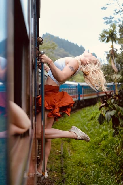 From Tea Country to Mountain Views: The Magic of the Nanu Oya–Ella Railway