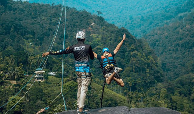 Rope Jumping at Lakshapana Waterfall – Sri Lanka’s Ultimate Adventure - Photo 3