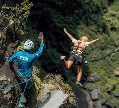 Rope Jumping at Lakshapana Waterfall – Sri Lanka’s Ultimate Adventure - Photo 5